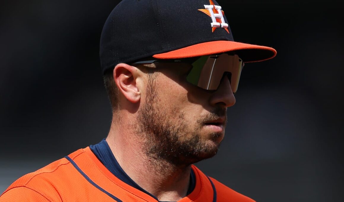 Bregman to miss weekend set vs. White Sox with swollen elbowBregman to miss weekend set vs. White Sox with swollen elbow