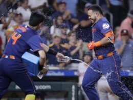 Diaz helps Astros overcome 4-error game with walk-off blastDiaz helps Astros overcome 4-error game with walk-off blast